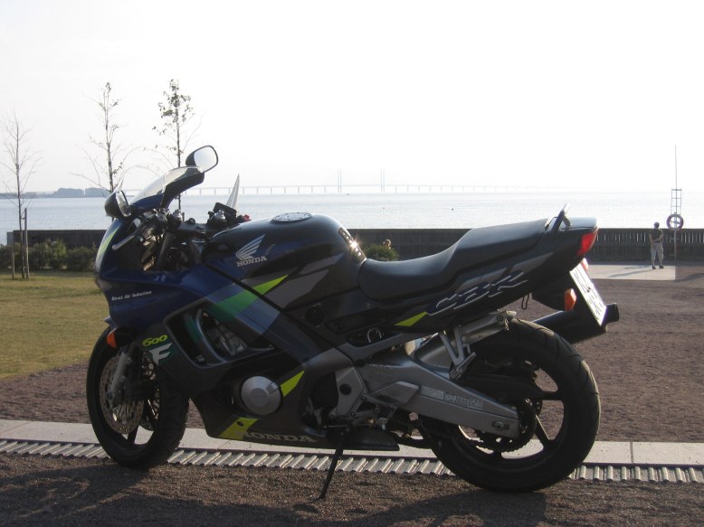 1997 Honda CBR 600 F PC31 in Schweden vor der Bruecke nach Daenemark