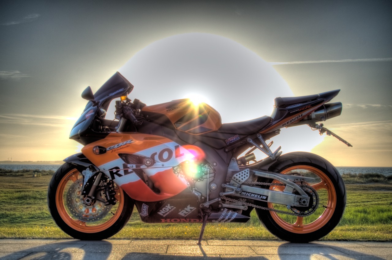 A beautiful sunny day goes near its end, my Fireblade is still glaring with the sun behind.